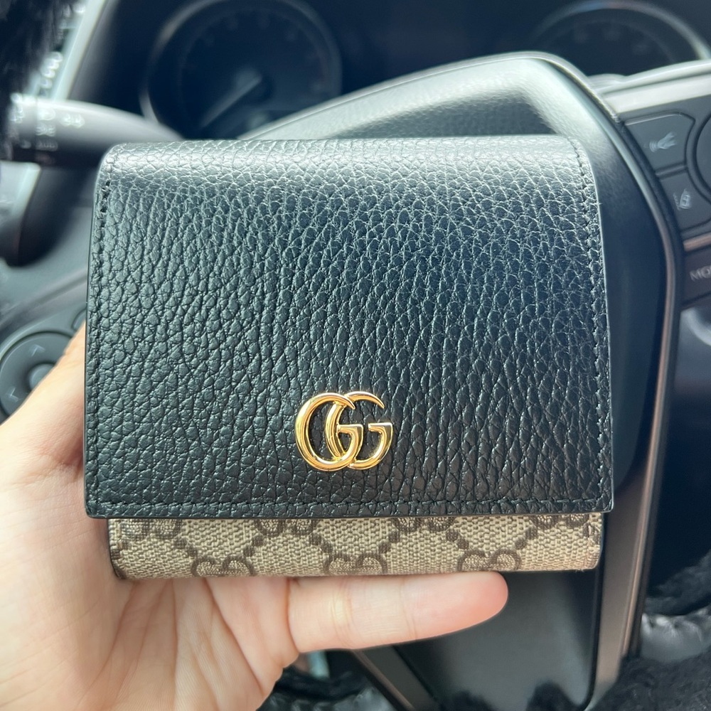 gucci wallet